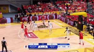 解说到一半突然停嘴😅杨鸣：不能透露辽宁的战术！