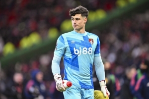 枪手有意凯帕被吐槽：什么蓝军球员养老院！不这么干就不是塔帅了