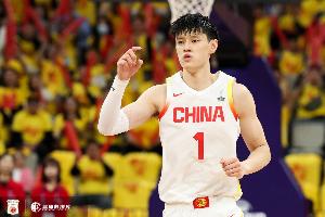 曾凡博去年就曾到德国治疗&效果不错 他很想代表男篮出战亚洲杯