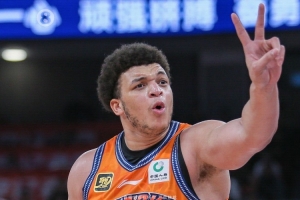 付政浩：球队行使优先续约权 需确保外援的工资&待遇不低于上赛季