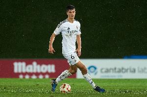 记者：斯图加特希望本周300万欧完成切玛交易，皇马保留回购选项