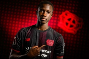 勒沃库森官方：20岁中卫新援法耶外租至洛里昂，租期一个赛季