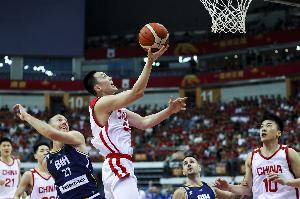 媒体人：中国男篮揭幕战上午未踩场训练 赛前队伍会提前抵达场馆