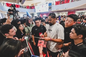 丁威迪中国行——武汉 球馆突袭同草根训练，终端会面与球迷联欢