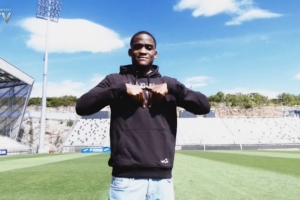 官方：伯恩茅斯20岁前锋阿杰伊永久转会里耶卡