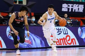 网友：方硕该让出8号球衣！北京记者：队史他效力时间最长 请尊重