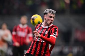 记者：A-希门尼斯先租后买加盟伯恩茅斯，预计今天早上飞英格兰