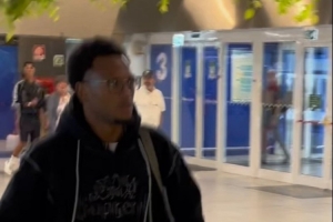 他来了！尤文官方晒视频，奥蓬达已落地机场