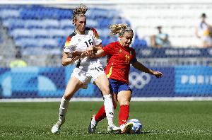 拒绝高薪+长约！ESPN：普特拉斯决定留在巴萨女足，拒绝巴黎邀约