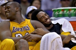 杨毅：奥尼尔巅峰期短 科比常规赛会胡来但在季后赛知道传给鲨鱼