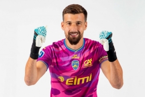 队报：前法甲门将瓦莱特涉嫌性侵18岁女性，最高或面临20年监禁