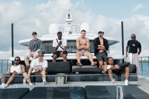 热火兄弟情！希罗晒照：众队友们游艇出海团建！