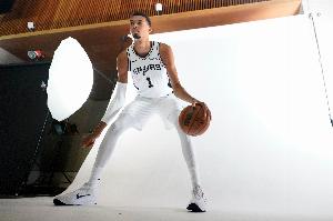 美记：文班需要加强核心力量 英格拉姆就是练核心力量后表现提升