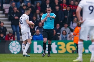 英超第11轮裁判安排：卡瓦纳主裁曼城VS利物浦，巴罗特执法曼联