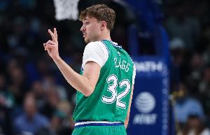 暗度陈仓！弗拉格背后妙传 布兰登·威廉姆斯起飞双手扣篮