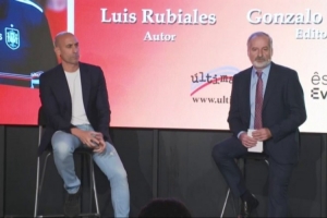 前西足协主席新书发布会被扔鸡蛋，袭击者是其叔叔已被警方逮捕