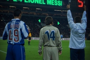 传奇开启！22年前的今天，16岁梅西上演巴萨一线队首秀