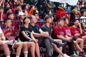 伍总、凯撒、杨阿力现场观看华侨大学与北体大的CUBAL八强赛...
