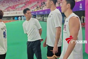 广东男篮助阵广东U16女足 杜：三大球要互相支持相互学习相互促进