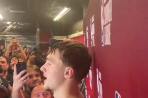 比赛结束后弗拉格接受记者采访！网友都在喊“水”,你觉得呢?🧐