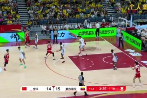 中国男篮最亮眼的球员！王俊杰独得16分，打球风格独树一帜！