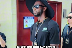 👀不到长城非好汉，嘴哥打卡八达岭长城！把嘴哥都晒黑了🤪