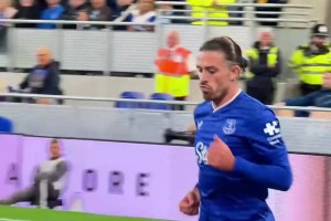 疑似内涵被瓜帅弃用！格拉利什被破防的曼城球迷喷到删帖