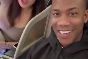 理解周琦了！老马第一次吃鸡蛋灌饼 好吃到瞪大双眼😂