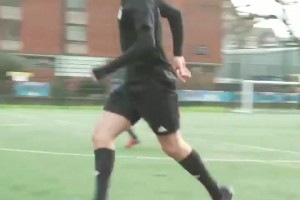 让我们回顾一下卡卡在五人制比赛中的这粒进球🔥