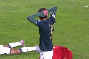 爆冷击败巴西晋级世界杯附加赛❗️玻利维亚球员赛后痛哭流涕