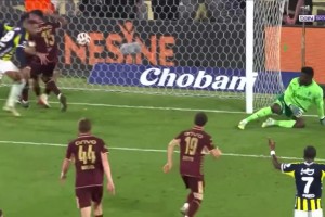 奥纳纳土超首秀多次上演精彩扑救，奈何有带不动的队友😞