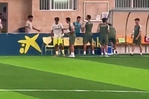 刘凯源这左右转移真丝滑！全场盯他的是对手队长2号🫠