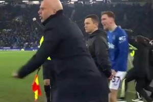 🤬当利物浦被埃弗顿绝平后，场边的斯洛特真是气炸了！