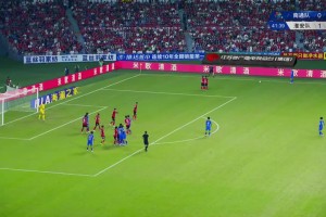 淮安队上半场险些扩大比分，定位球破门被吹越位