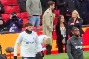 加纳乔赛前热身，遭曼联主场球迷狂嘘🙊