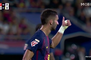 半场错失帽子戏法！佩德里送长传，费兰单刀凌空爆射击中横梁！