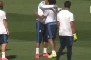 当C罗拥抱马塞洛后其他队友都嫉妒了😅