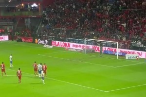 😅水爷致敬梅西！拉莫斯勺子点球被扑，5年来首次失点