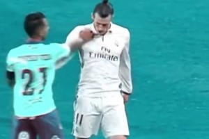 前国安外援比埃拉西甲名场面：逼大圣使出龙爪手😱