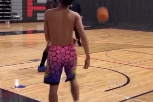 艺高人胆大！迪马尔科这记处理球让对手队友全看愣😱