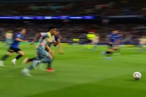 中场大魔王！齐达内00年对阵帕尔马个人集锦！