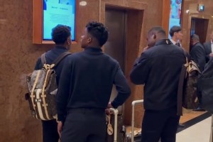 罗德里戈在黑人里算很帅的啊，这不穿球衣也看出罗德里戈很壮