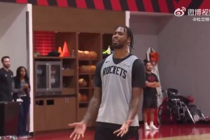 逆天！马宁给学生上课时惨遭学生出示红牌罚下，等下捶你🤣