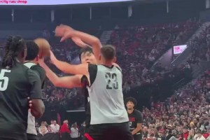 Sora这能搞事情！俩妇人争执现场：不许你说我的维尔茨😅