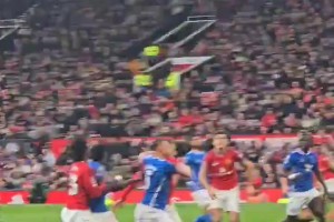 国外曼联球迷：看看拉门斯的高空接球，我都看哭了