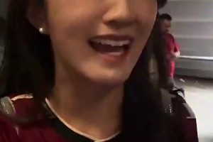 女网红此前拒绝男球迷要联系方式，事后发现对方竟是C罗好友🤣