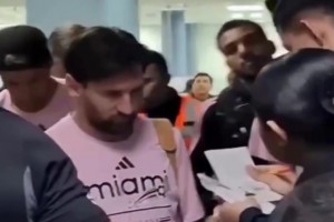 不敢相信还是真不认识？警官很疑惑这是否真的是梅西😅