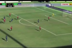 看呆了！佛得角球员“回传球”，利比亚门将直接将球漏进球门