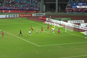 球迷现场实拍！普利西奇踢飞点球