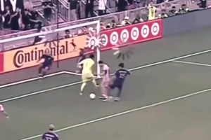 梅西之所以是梅西，因为他是用技术和脑子踢球🐮